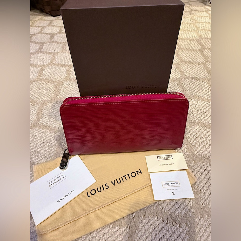Louis Vuitton Zippy Wallet Epi Leather Rubis